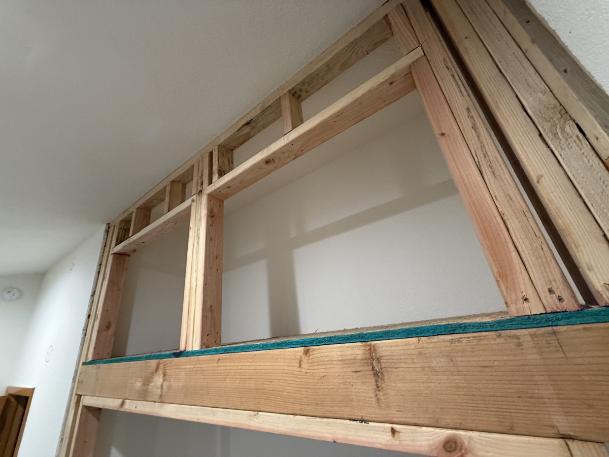 Knee-wall framing capturing the eave dead space